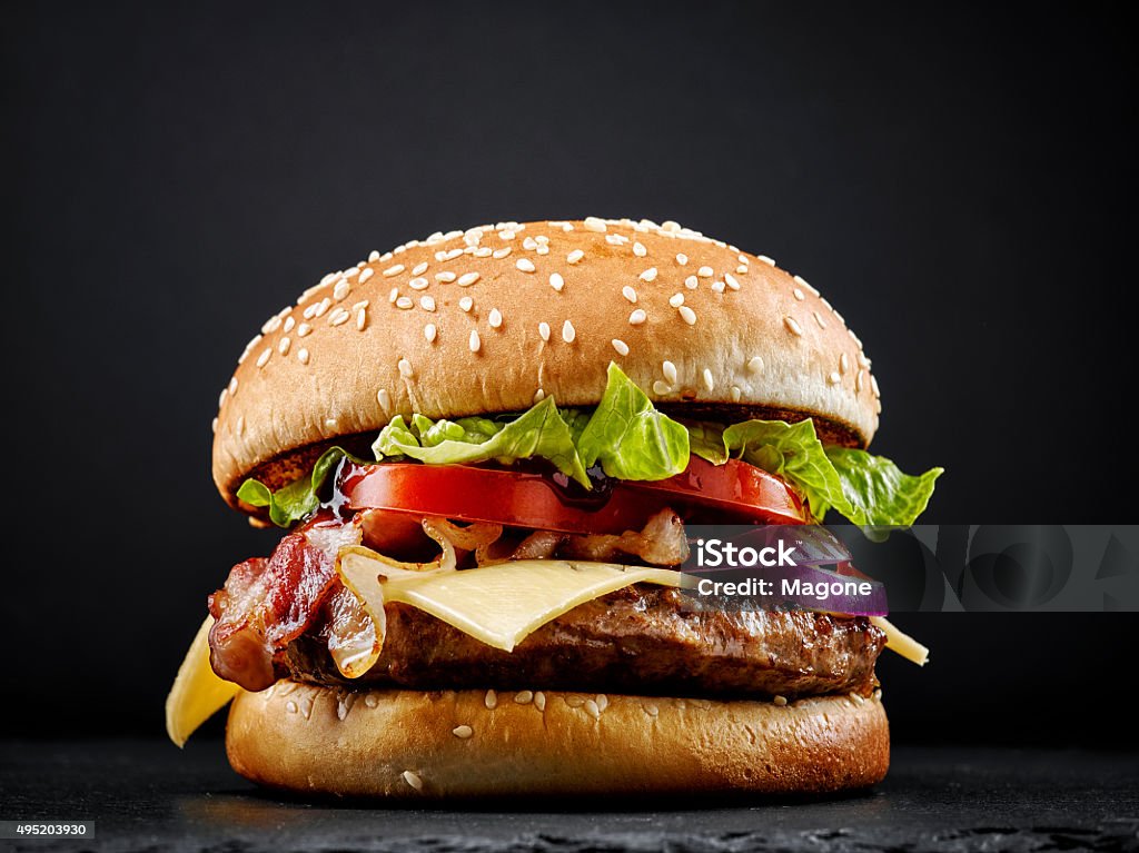 FRAIS savoureux hamburger - Photo de Burger libre de droits