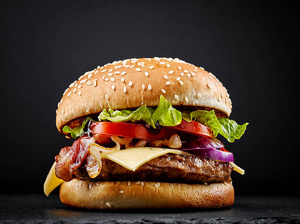 fresco gustoso hamburger - succoso foto e immagini stock