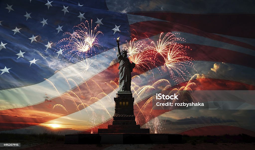 Giorno dell'indipendenza.  Liberty illuminante il mondo - Foto stock royalty-free di 4 Luglio