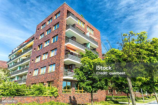 Apartmentgebäude In Berlin Stockfoto und mehr Bilder von Außenaufnahme von Gebäuden - Außenaufnahme von Gebäuden, Hausgarten, Neu