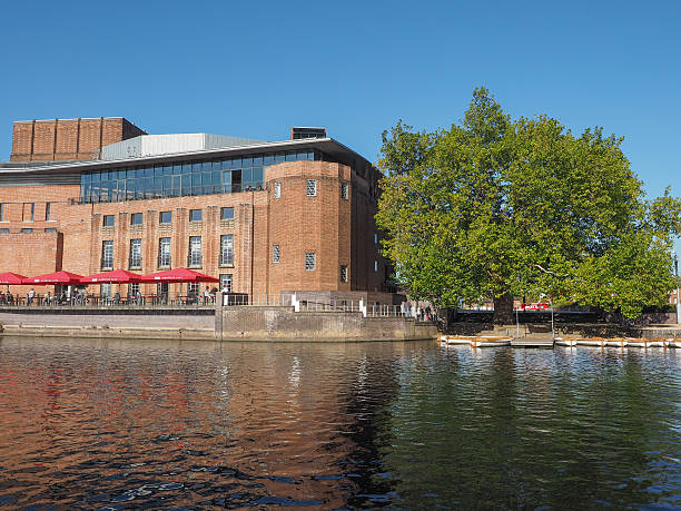 royal shakespeare theatre in stratford-upon-avon - royal shakespeare theatre stock-fotos und bilder