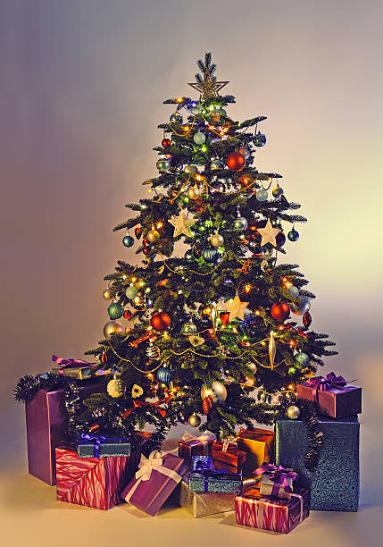 istock Christmas tree with gifts 495226874