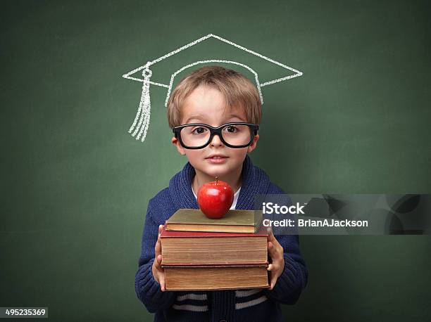 Di Istruzione - Fotografie stock e altre immagini di Bambino - Bambino, Celebrazione della laurea, Educazione di scuola materna