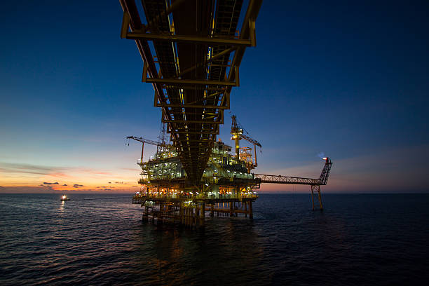 istock Oil and gas platform in the gulf 495241685