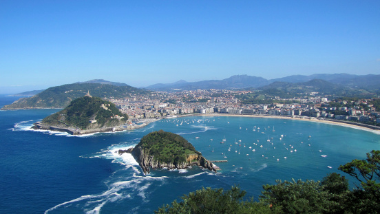 Island in the sea, a gulf and harbour