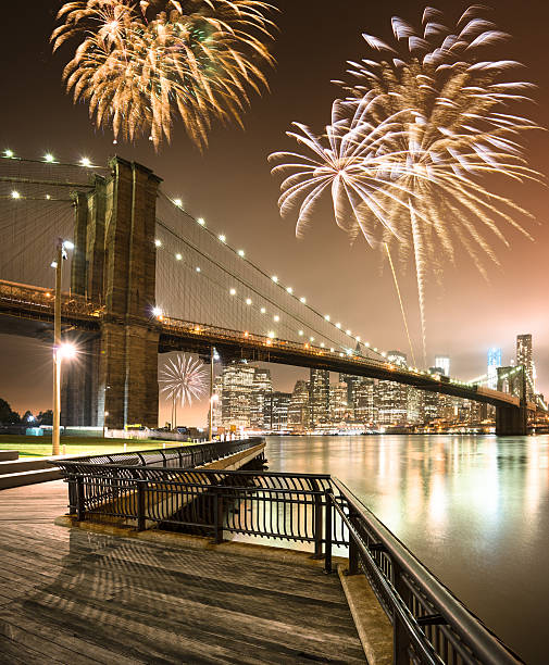 fireworks for a national holiday over the brooklyn bridge fireworks over the brooklyn bridge new years eve new york stock pictures, royalty-free photos & images
