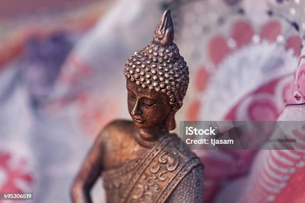 Buddha Stockfoto und mehr Bilder von Asiatische Kultur - Asiatische Kultur, Betrachtung, Bildschärfe