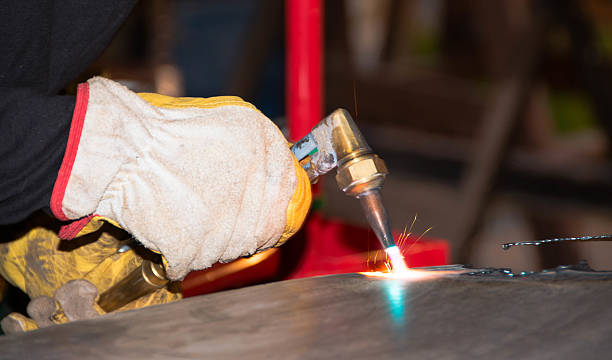 웰더-상석 female 잘라냄 금속면의 2.nef - craft welding torch female welder 뉴스 사진 이미지