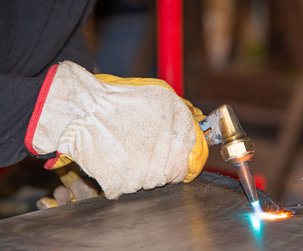웰더-상석 female 잘라냄 주시나요 금속 심장 7 - craft welding torch female welder 뉴스 사진 이미지