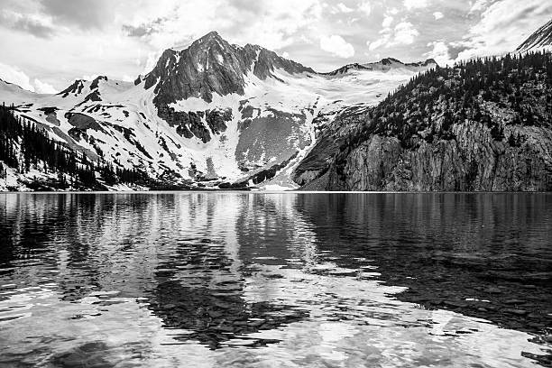 istock Dramatic Snowmass Lake Reflections Hagermans Peak 495317342