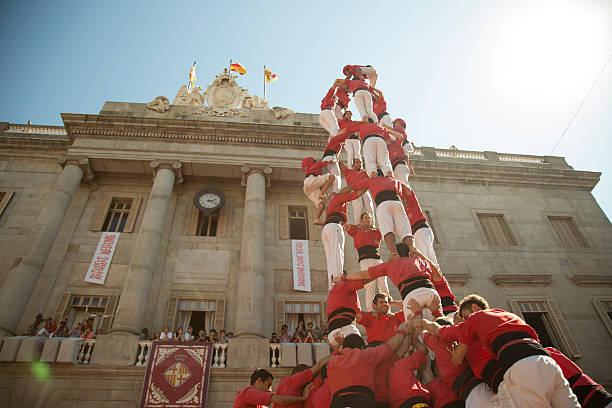 castelers im la merce - castellers stock-fotos und bilder