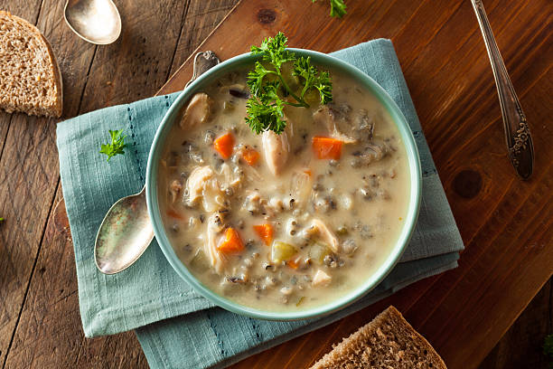 caseira e sopa de frango com arroz selvagem - soup carrot celery chicken - fotografias e filmes do acervo