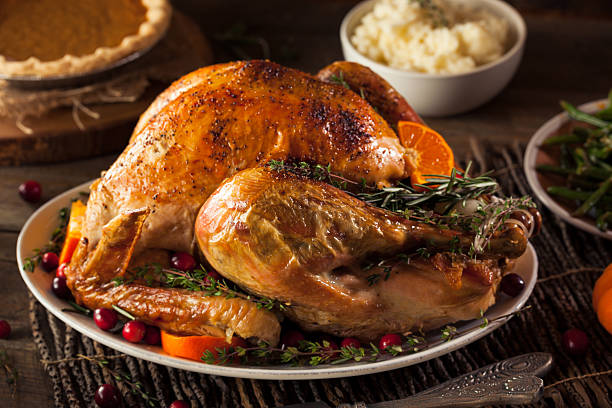 hausgemachte gebratene thanksgiving turkey - roast turkey stock-fotos und bilder