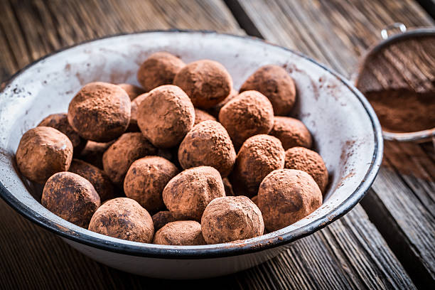 istock Sweet chocolate balls in a bowl 495330140