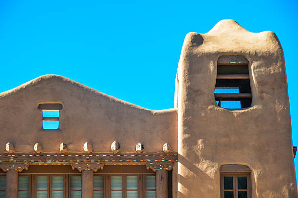 arquitectura del sudoeste de los estados unidos - santa fe new mexico mexico adobe house fotografías e imágenes de stock