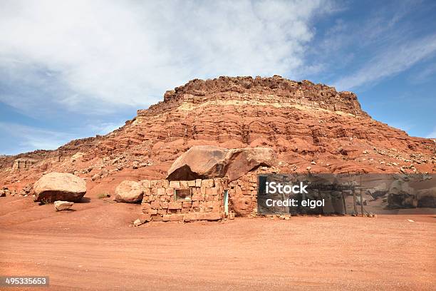 Cliff Pessoas Que Vivem Na Aldeia De Vermilion Cliffs Arizona - Fotografias de stock e mais imagens de América do Norte