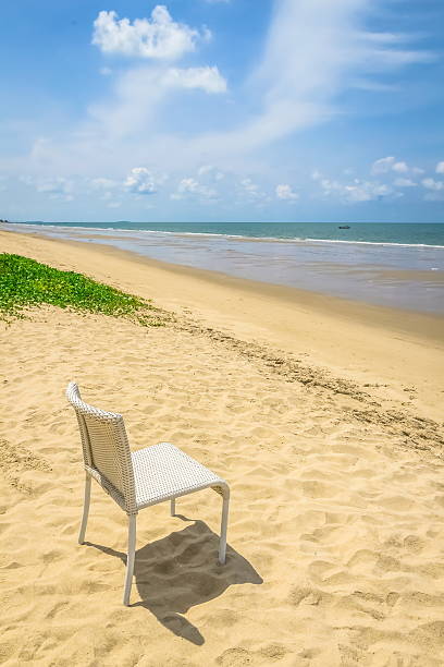 Krzesło na plaży – zdjęcie