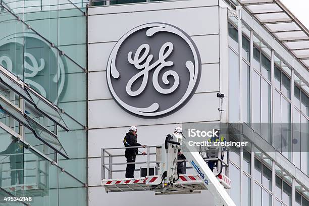New General Electric Logo Installed On Former Alstom Building-foton och fler bilder på General Electric