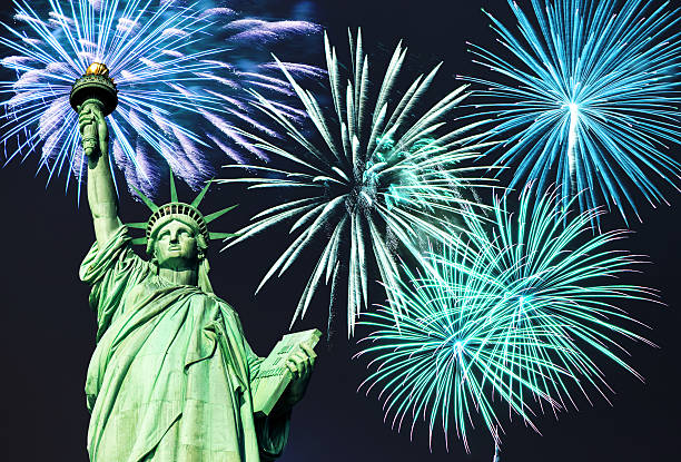 fireworks behind the statue of liberty fireworks behind the statue of liberty new years eve new york stock pictures, royalty-free photos & images