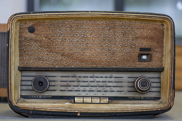 istock Vintage radio 495352657