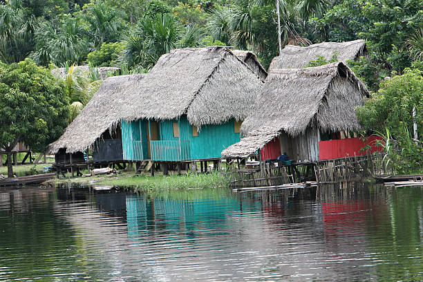 дом коренных народов - iquitos стоковые фото и изображения