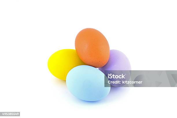 Multi Color Uovo Isolato Su Bianco - Fotografie stock e altre immagini di Abbondanza - Abbondanza, Animale, Arte