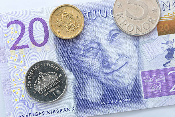 денежная единица швеции, крупный план - swedish coin стоковые фото и изображения