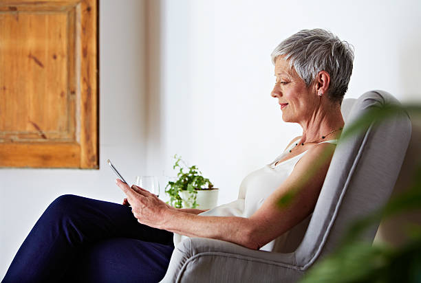 istock She likes keeping up to date 495393228