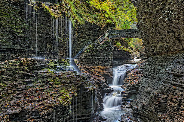 cascate rainbow a watkins glen state park - watkins glen foto e immagini stock