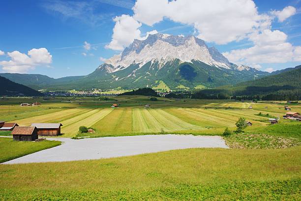 zugspitze, áustria - zugspitze mountain tirol lermoos ehrwald imagens e fotografias de stock