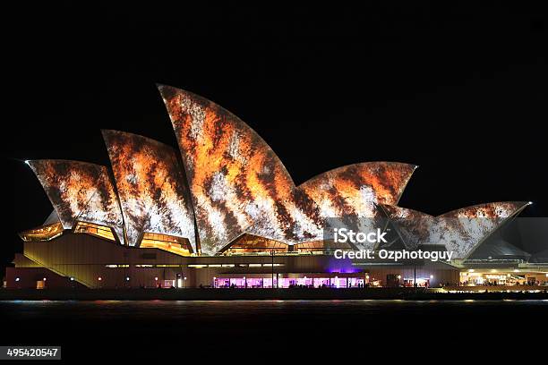 La Ópera De Sydney En La Noche Vívidos Festival De La Luz Foto de stock y más banco de imágenes de Australia