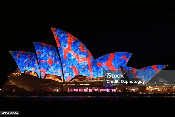 La Ópera De Sydney En La Noche Vívidos Festival De La Luz Foto de stock y más banco de imágenes de Australia