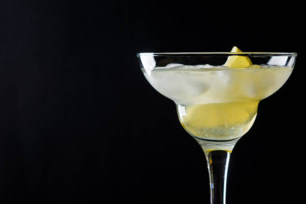 istock Cocktail margarita with lemon 495440248