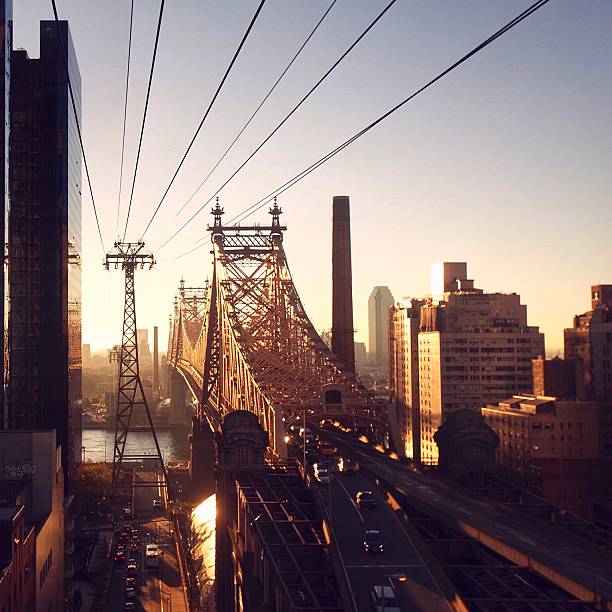 nascer do sol sobre o de queensboro - queensborough bridge imagens e fotografias de stock