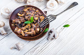 frischen-champignons.jpg?b=1&s=170x170&k=20&c=1G4KLH7xB-aq8bLapq4Tb1QrjLb2_L_X7H-ik5UsK3E=