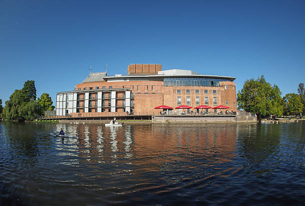 royal shakespeare theatre in stratford-upon-avon - royal shakespeare theatre stock-fotos und bilder