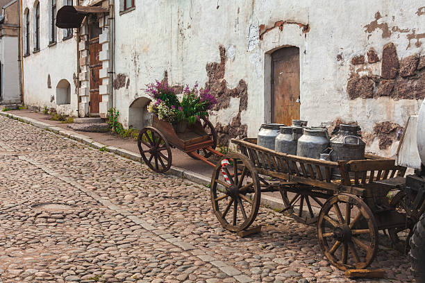 horse-drawn einkaufswagen mit milch - viborg stock-fotos und bilder