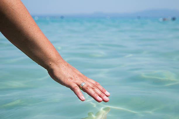 istock hand in the sea 495479118