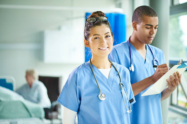 zwei junge krankenschwester spielen auf ward - adult student college student school uniform student stock-fotos und bilder