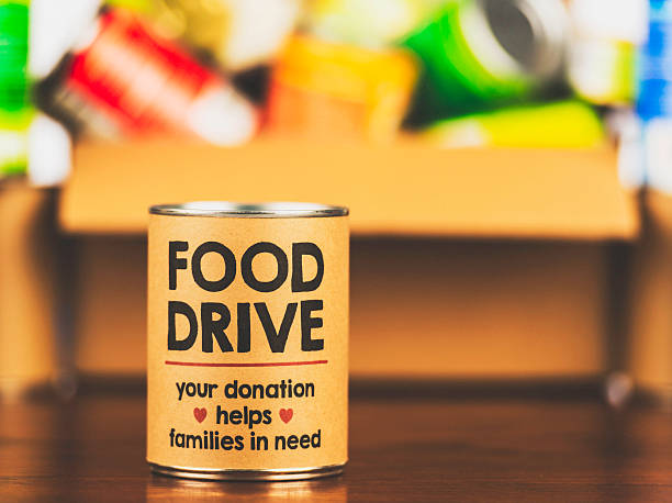 ¡apoyen nuestra comida en automóvil. producto enlatado drive - non perishable fotografías e imágenes de stock