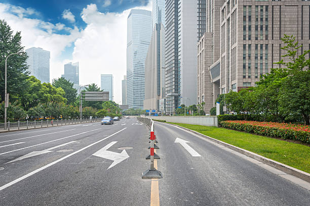 il viale di secolo scena di strada in shanghai lujiazui, cina. - city urban scene business china foto e immagini stock