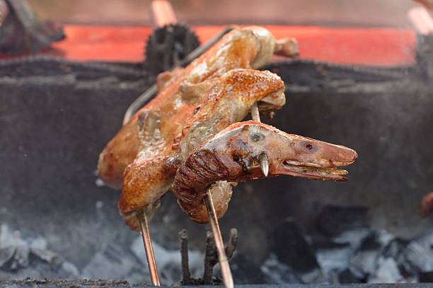 churrasco de pato em "procurar", - white meat flash imagens e fotografias de stock