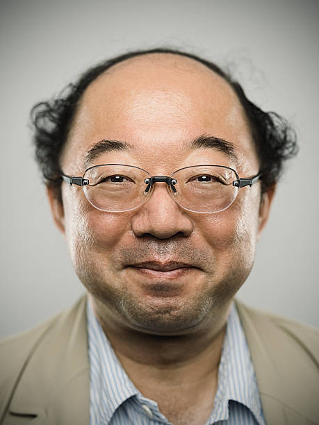 portret prawdziwy szczęśliwy japoński człowiek z czarne włosy. - overweight men human face mug shot zdjęcia i obrazy z banku zdjęć