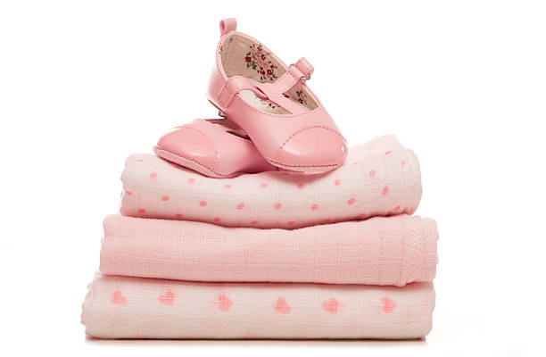 베이비샤워 여자아이 선물함 - baby booties studio shot horizontal shoe 뉴스 사진 이미지