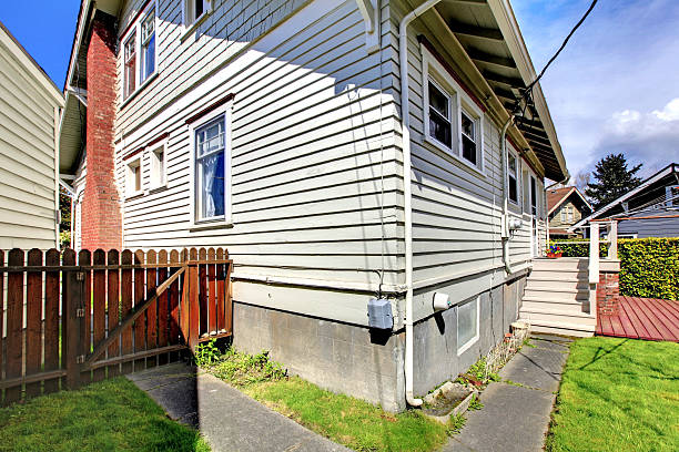 istock Grey old house corner with fence and deck. 495547235
