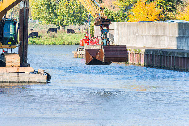 harbour dream job - industrial ship earth mover barge yellow stock-fotos und bilder