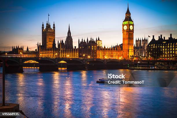 El Palacio De Westminster Del Río Támesis Al Atardecer Foto de stock y más banco de imágenes de Abadía