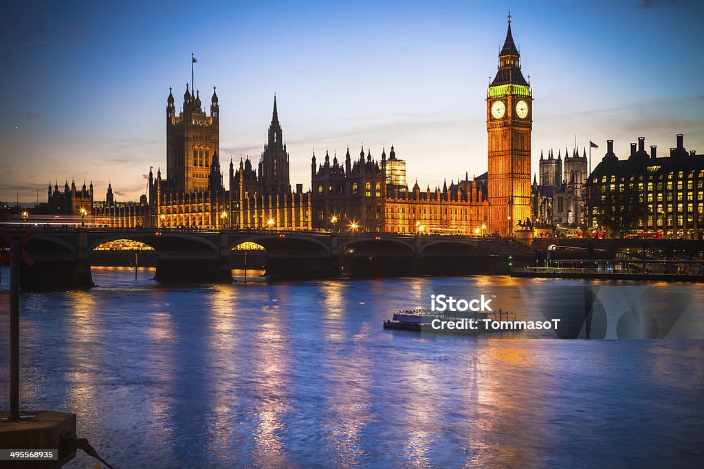 Il Palazzo di Westminster dal fiume Tamigi al tramonto - Foto stock royalty-free di Abbazia