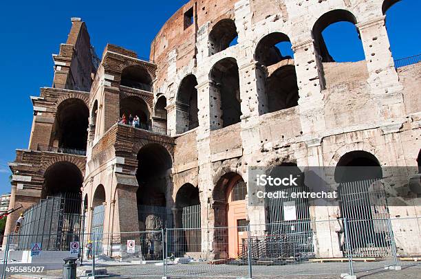 Il Colosseo Di Roma Italia - Fotografie stock e altre immagini di Ambientazione esterna - Ambientazione esterna, Anfiteatro, Antico - Condizione