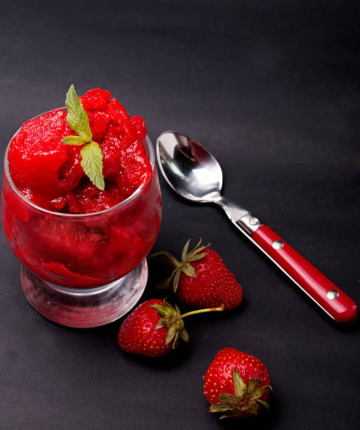 istock Strawberry sorbet 495589703
